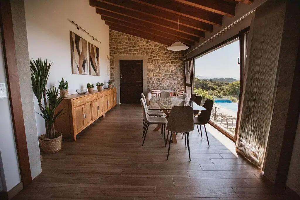 Dining room of the Deluxe apartment with views of the pool