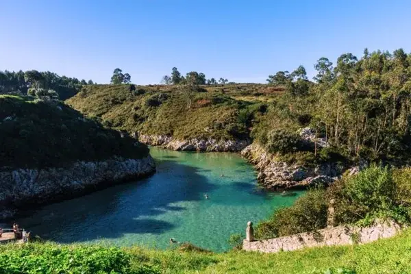 Guadamía beach at high tide, between cliffs