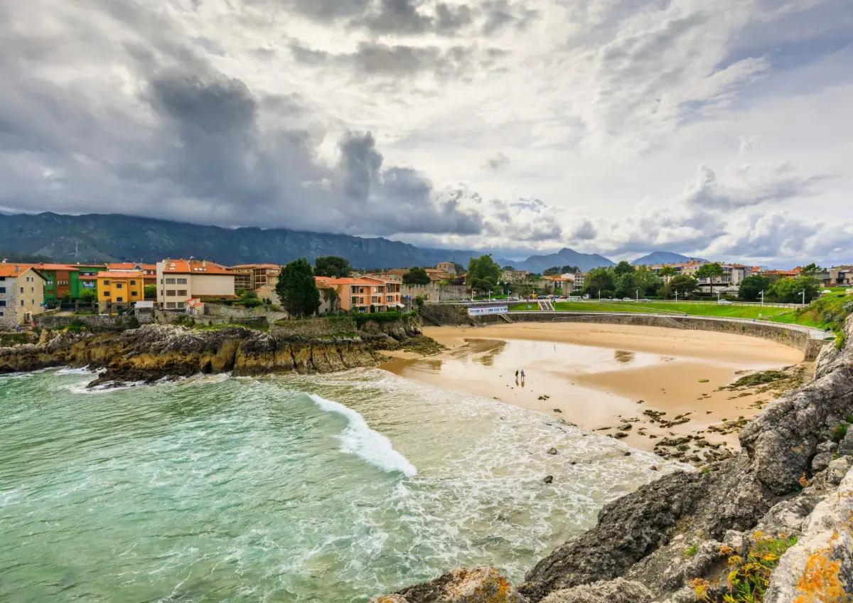 A beach and coastal town between cliffs