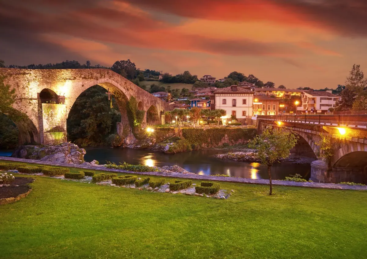 The Roman bridge of Cangas de Onís at dusk