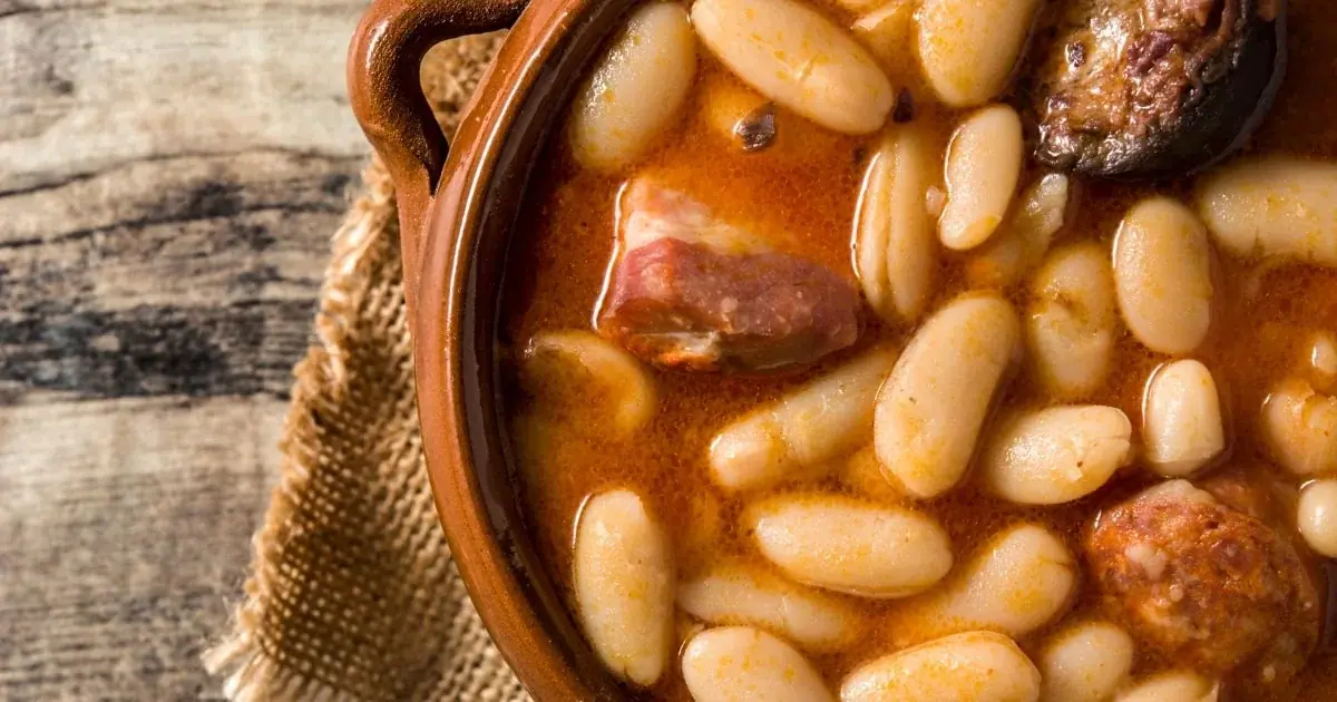 A plate of Asturian fabada