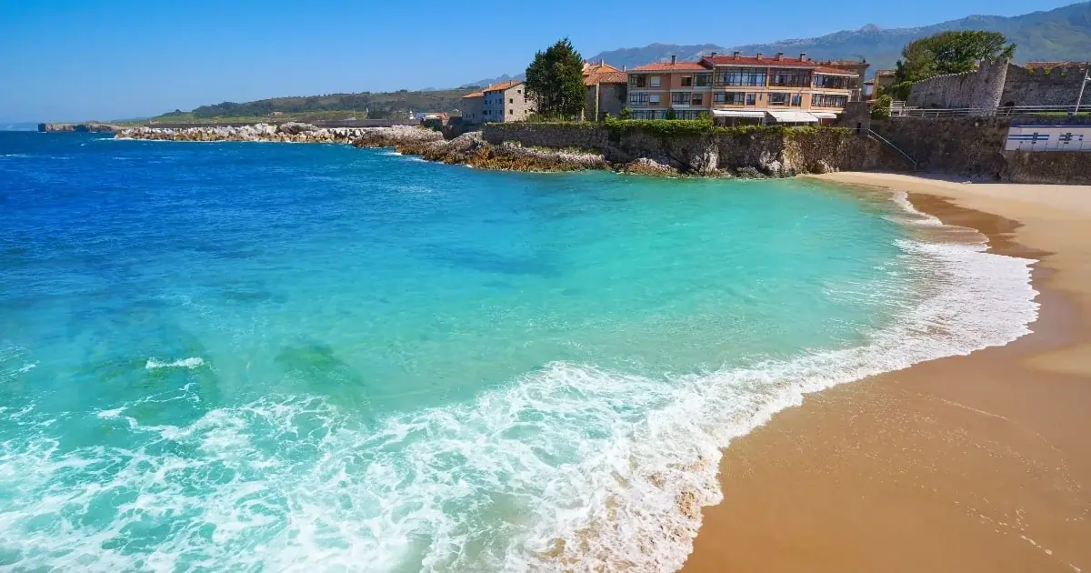 A sandy beach with turquoise water in Llanes