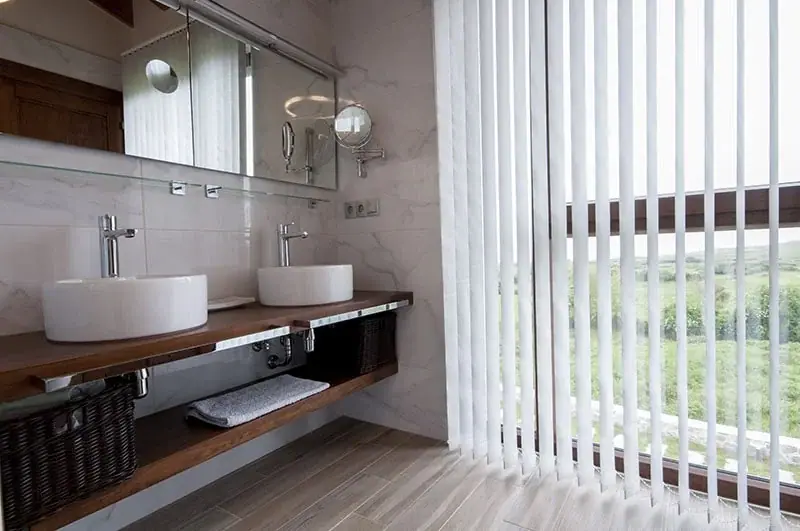 Bathroom with two washbasins and natural light