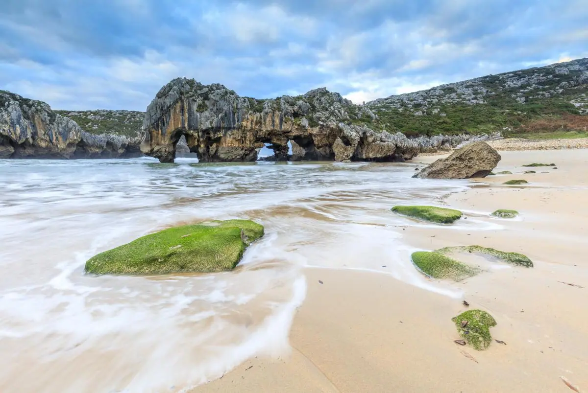 Cuevas del Mar beach, with its limestone arches